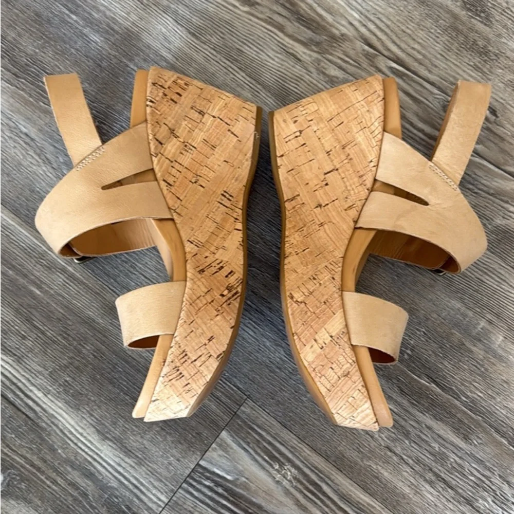 Kork-Ease Tan Sandals Minimalist Two-Strap Design size 6 - Picture 5 of 5